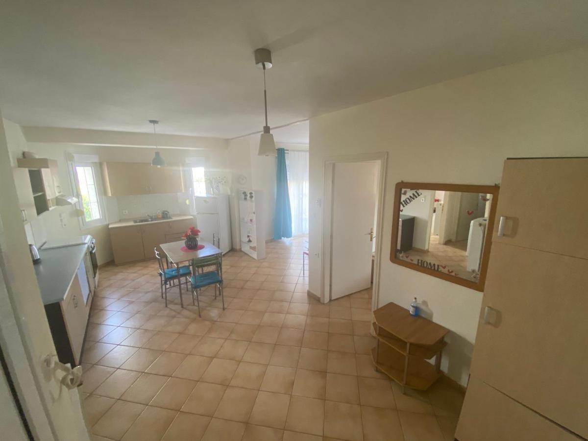 Kelesi Apartments Nea Kallikrateia Eksteriør bilde